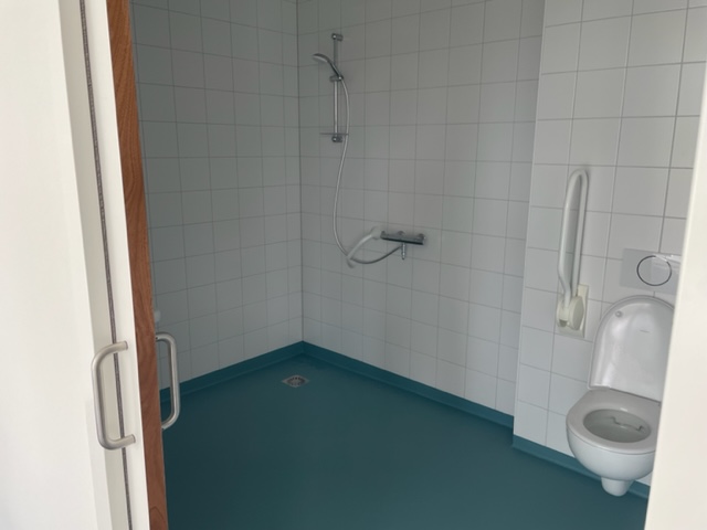 Verzorgd wonen badkamer zorg appartement